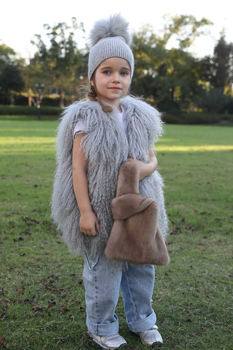 모피 폼폼이 달린 겨울 모자